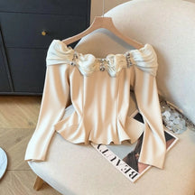 Blusa Elegante com Decote Ombro a Ombro e Detalhe Recortado