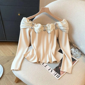 Blusa Elegante com Decote Ombro a Ombro e Detalhe Recortado