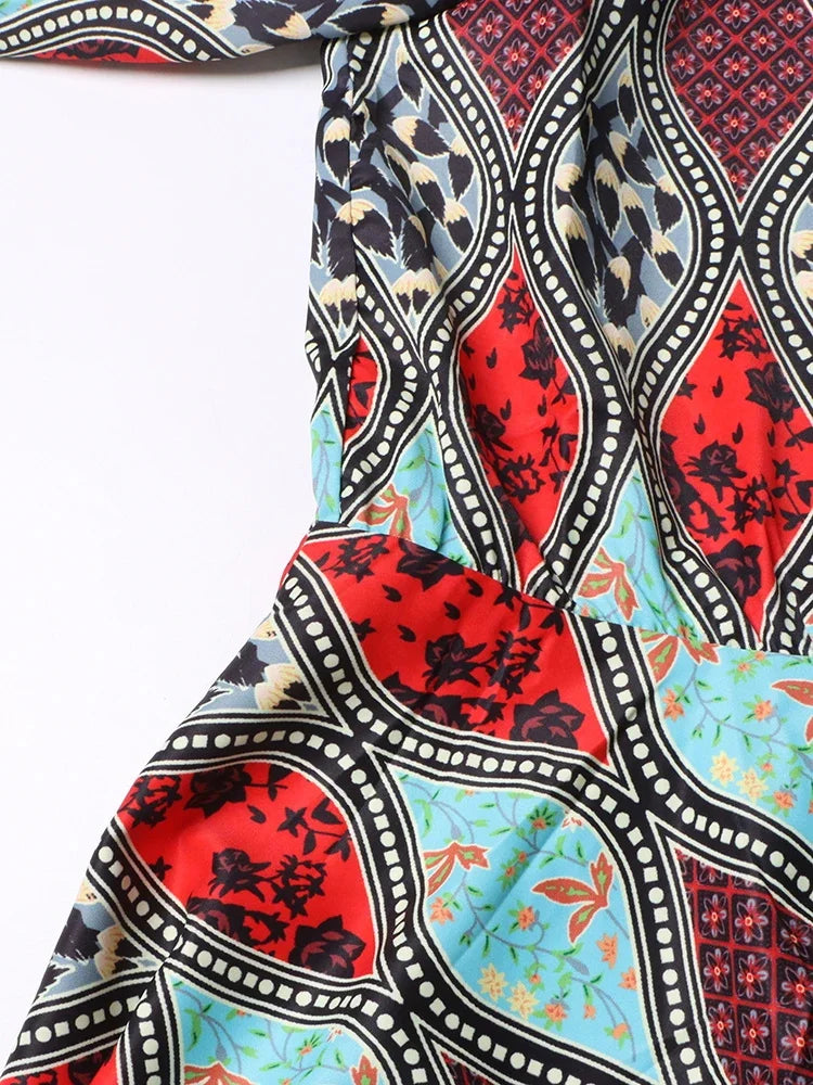 Vestido Casual com Estampa Colorida - Gola Alta e Manga Comprida