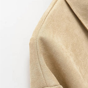 Casaco com Detalhes Vazados – Sofisticação Atemporal e Design Autoral