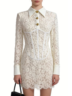 Vestido Curto Renda, Cintura Alta e Modelagem Modeladora com Gola