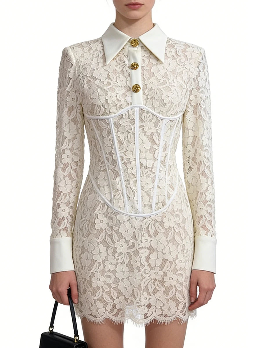Vestido Curto Renda, Cintura Alta e Modelagem Modeladora com Gola
