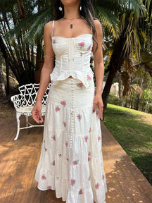 Conjunto de Corset Floral e Saia Longa em Camadas de Caimento Fluido