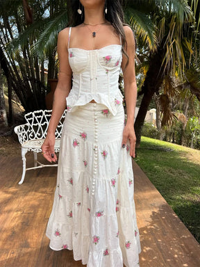 Conjunto de Corset Floral e Saia Longa em Camadas de Caimento Fluido