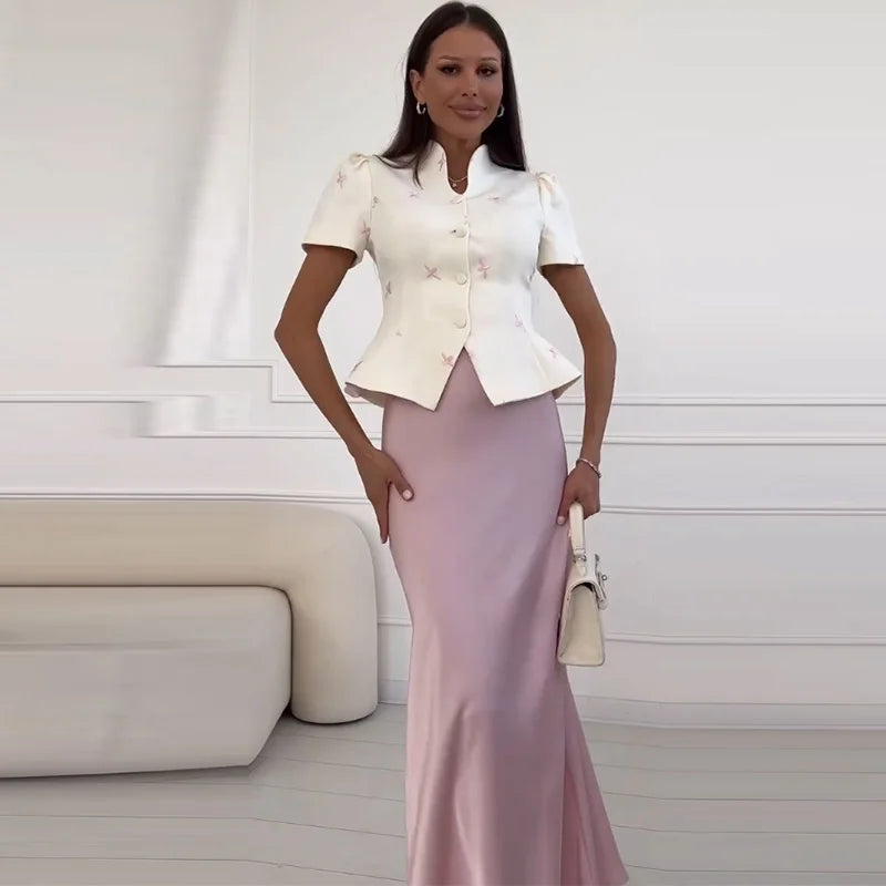 Blusa Estampada Acinturada com Abotoamento Frontal