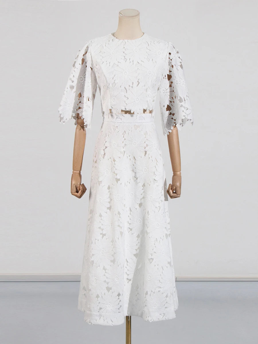 Conjunto de Duas Peças  – Bordado Fino com Saia Longa e Blusa Solta