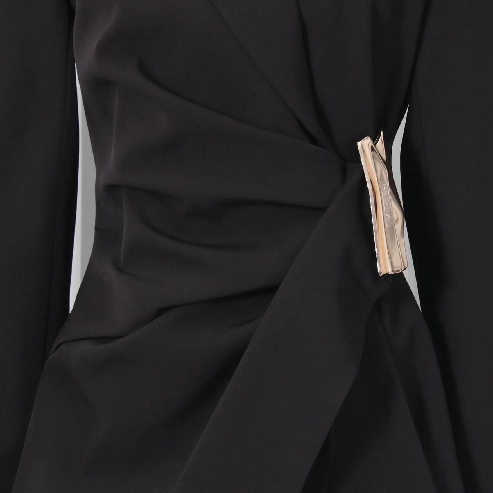 Blazer de Alfaiataria e Detalhe de Fivela Lateral - Modelagem Acinturada e Sofisticada