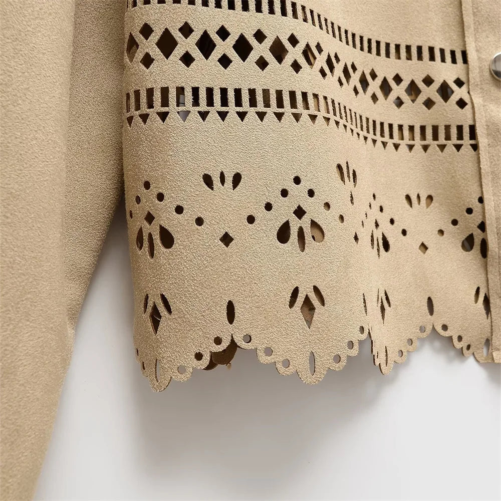 Casaco com Detalhes Vazados – Sofisticação Atemporal e Design Autoral