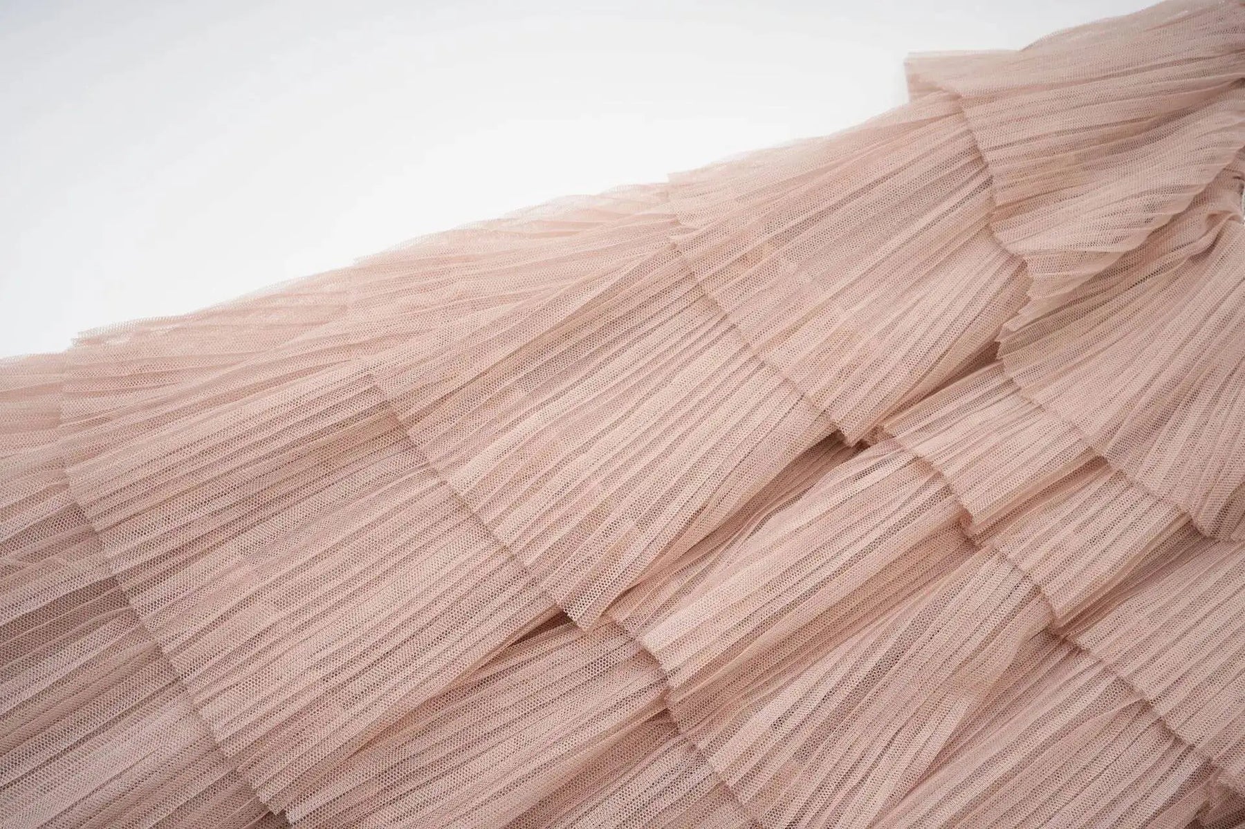 Vestido Longo - Luxo, com Bordado Feito à Mão e Saia em Camadas de Tule