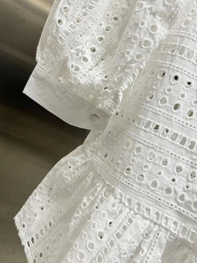 Vestido Curto  e Manga Bufante – Sofisticação Moderna com Toque Romântico