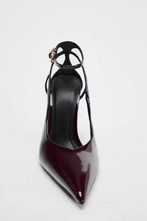 Sandália Elegância com Acabamento Envernizado e Salto Refinado