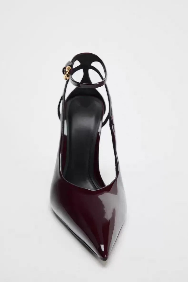 Sandália Elegância com Acabamento Envernizado e Salto Refinado