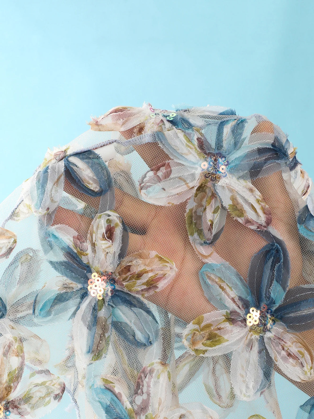 Conjunto de Praia de Três Peças com Flor Saia Fluida Transparente