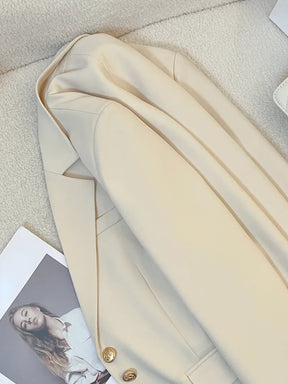 Blazer Botões Dourados com detalhe no Punho -  Elegância e sofisticação