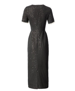 Vestido Preto Elegante com Pedrarias Bordadas à Mão e Cintura Marcada