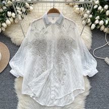 Camisa com Gola Alta, Bordados e Paetês – Elegância com Toque Brilhante