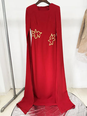 Vestido Longo de Luxo com Capa e Detalhes Reluzentes