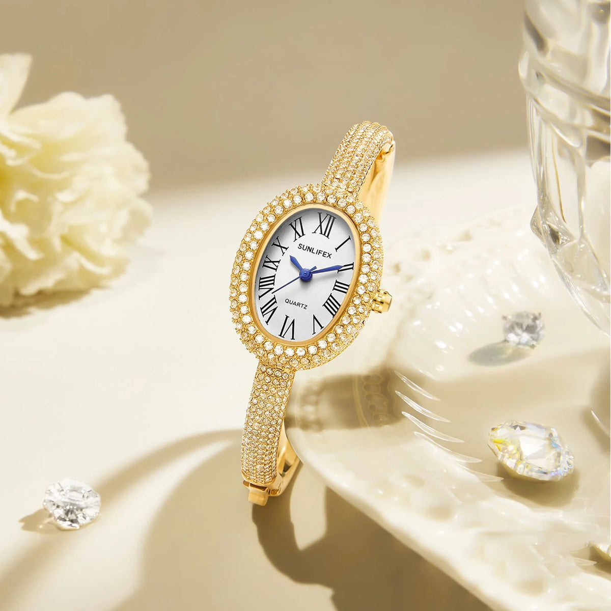 Relógio Feminino Bracelete – Estilo Luxo, Quartzo, Mostrador Oval Dourado/Prateado com Detalhes em Diamante, Fashion e Elegante