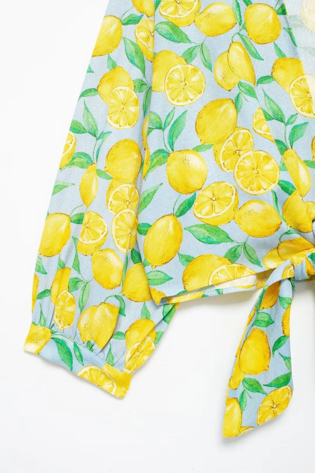 Conjunto Verão – Camisa Estampada com Amarração + Shorts de Cintura Alta