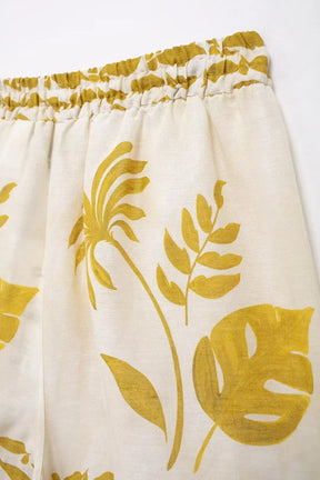 Conjunto Casual 2 Peças: Blusa Bege de Manga Longa com Gola Lapela + Shorts com Cintura Elástica e Faixa