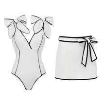 Conjunto Bicolor com Top Estruturado e Saia Transpassada