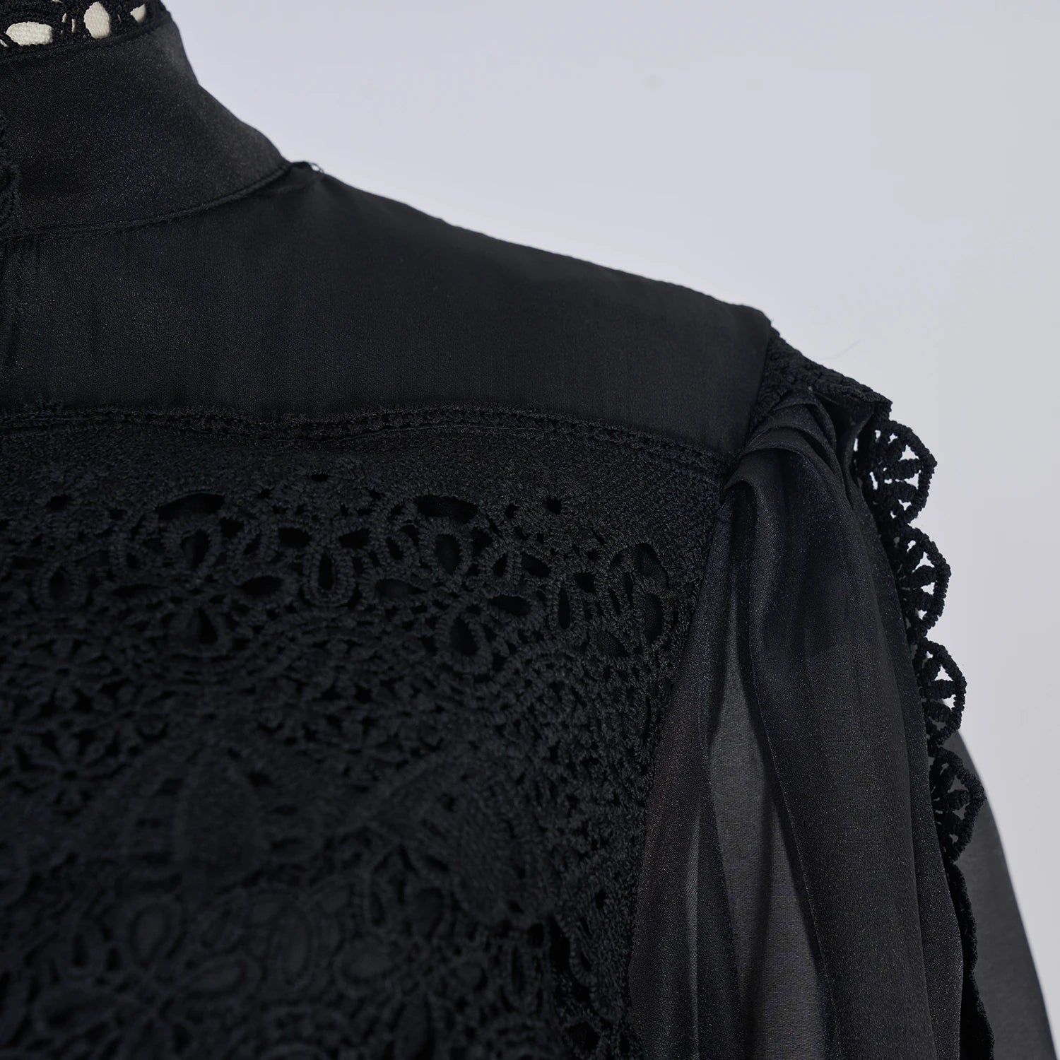 Vestido Lumière – Edição Exclusiva com Renda Bordada