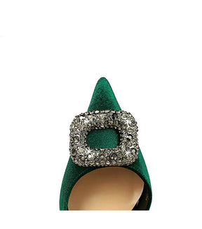 Scarpin Luxo – Salto Super Alto, Bico Fino, Detalhe Lateral Vazado, Fivela com Cristais em Veludo