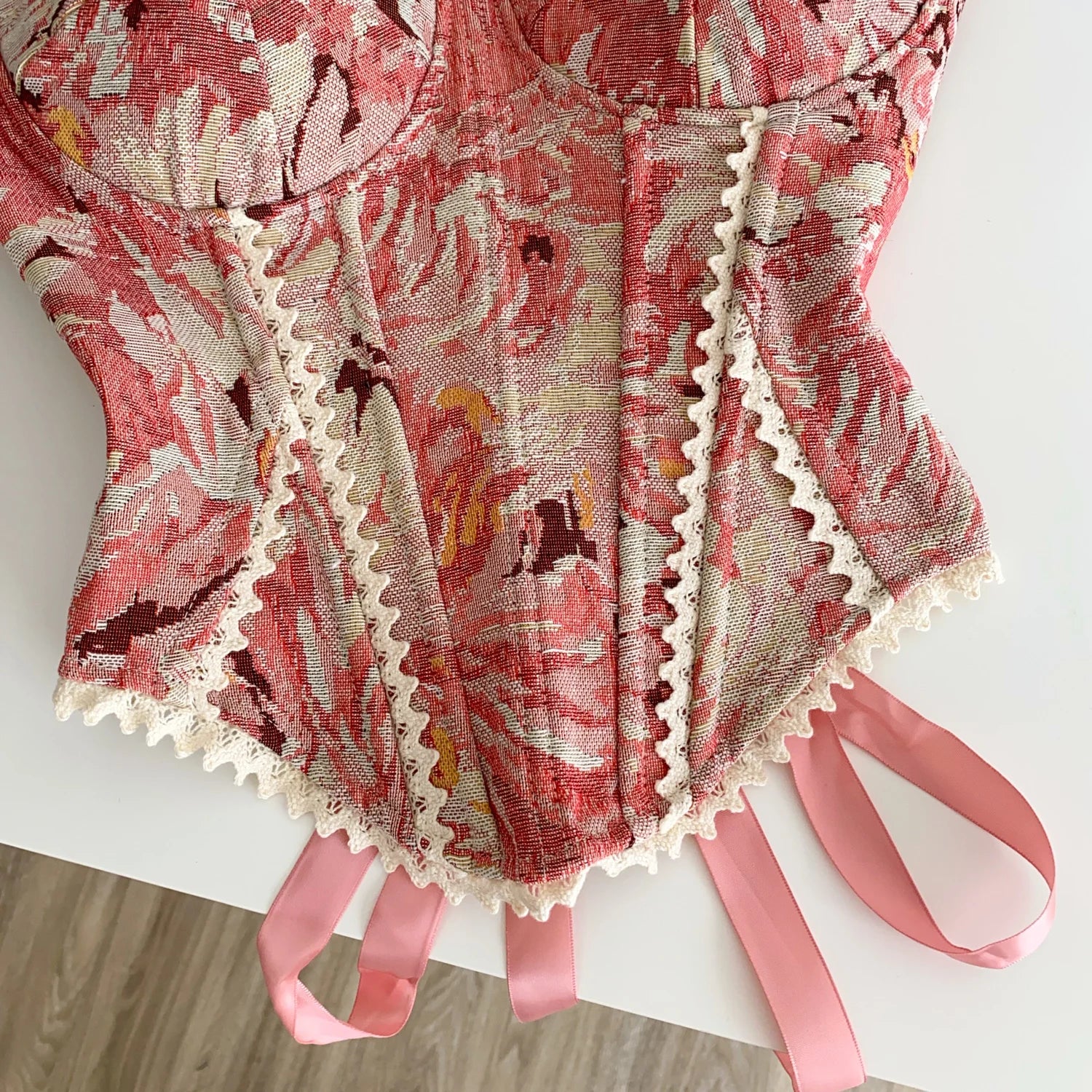 Top de Alças Estampado com Detalhes em Renda