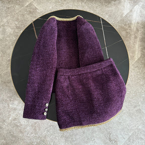 Conjunto em Tweed – Blazer com Aplicações de Strass e Saia Mini Elegante