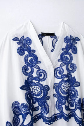 Conjunto Elegante – Camisa Bordada E Saia Plissada