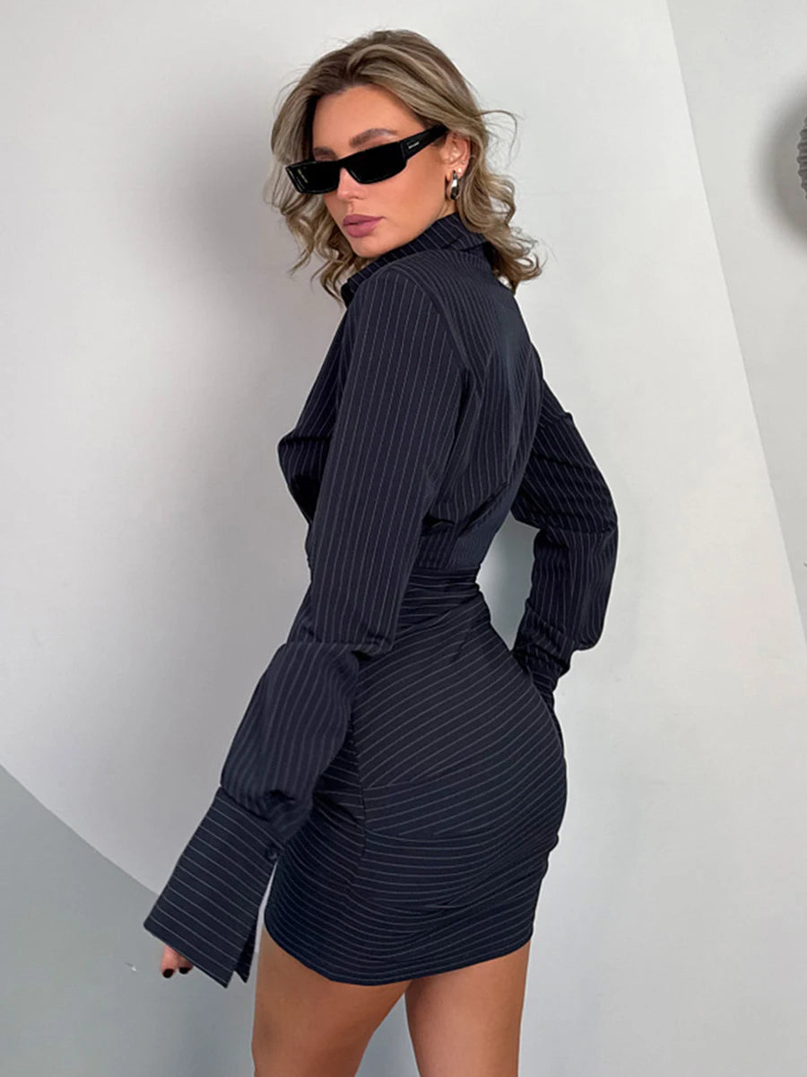 Vestido Listrado com Pregas – Elegância Casual