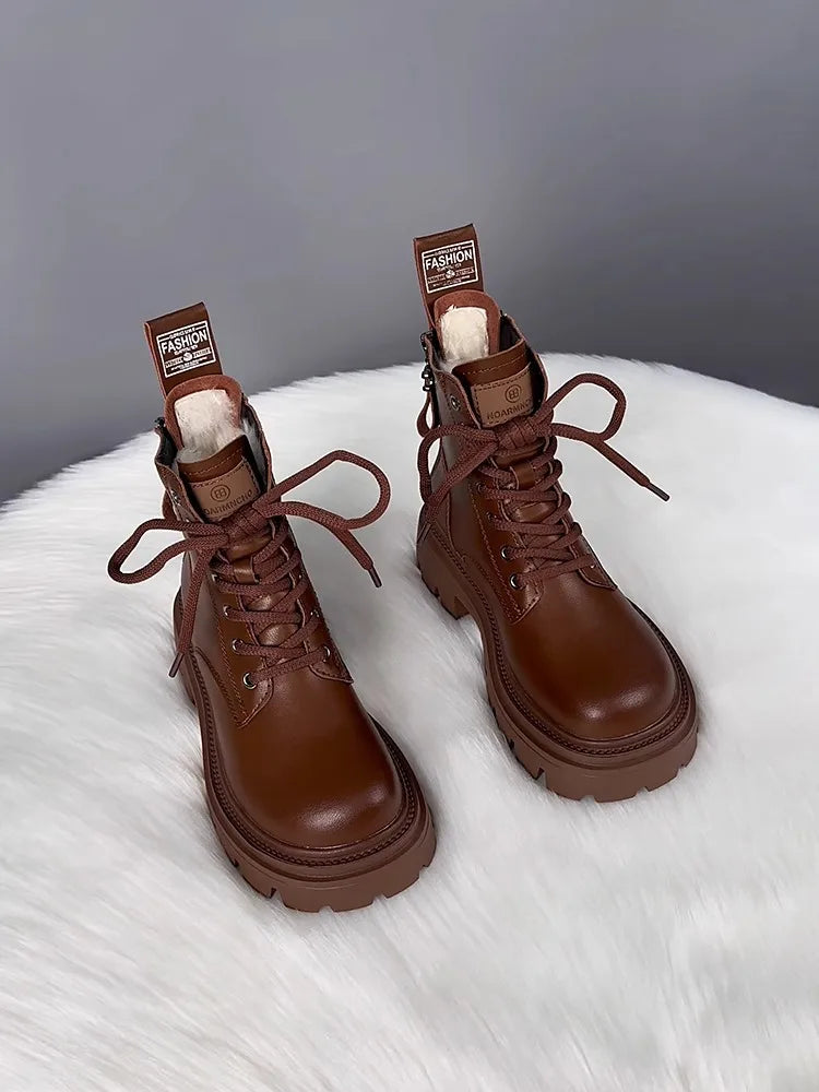 Bota de Neve em Couro com Sola Grossa e Forro de Veludo