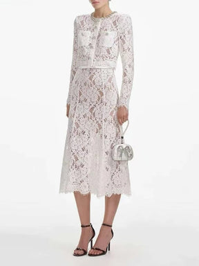 Conjunto Renda com Design Elegante – Blusa Bordada à Mão e Saia em Linha A