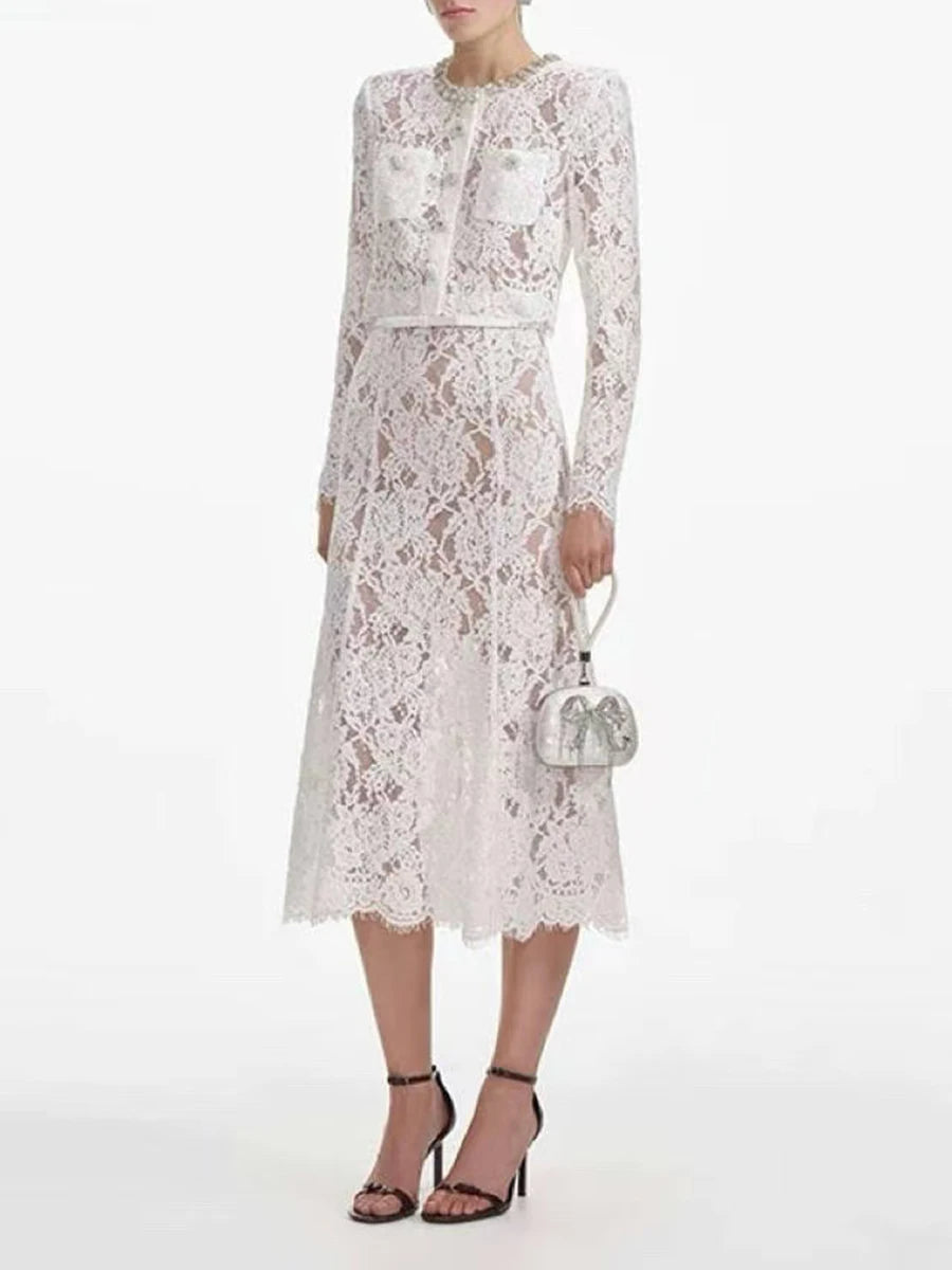 Conjunto Renda com Design Elegante – Blusa Bordada à Mão e Saia em Linha A