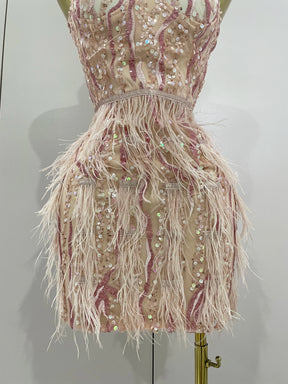 Vestido Mini Tom Rosé com Bordado à Mão, Plumas e Estrutura Tomara que Caia