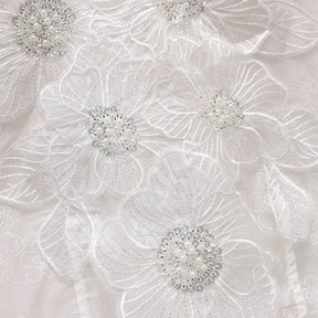 Camisa Branca com Gola Alta e Aplicações de Pérolas – Sofisticação e Charme