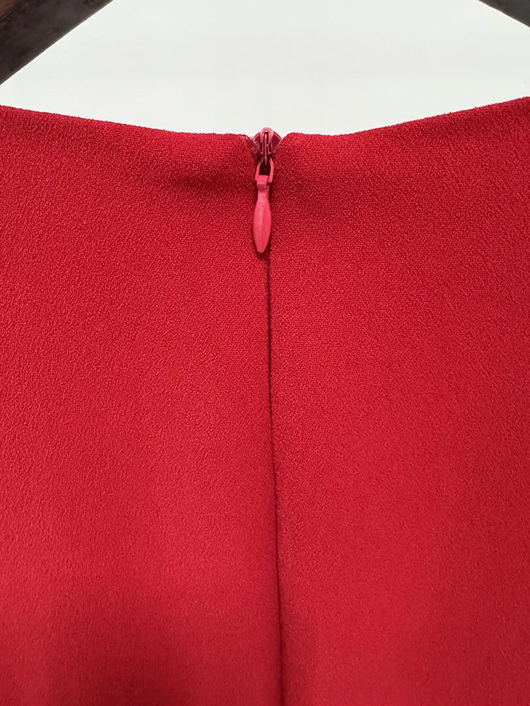 Vestido Longo de Luxo com Capa e Detalhes Reluzentes