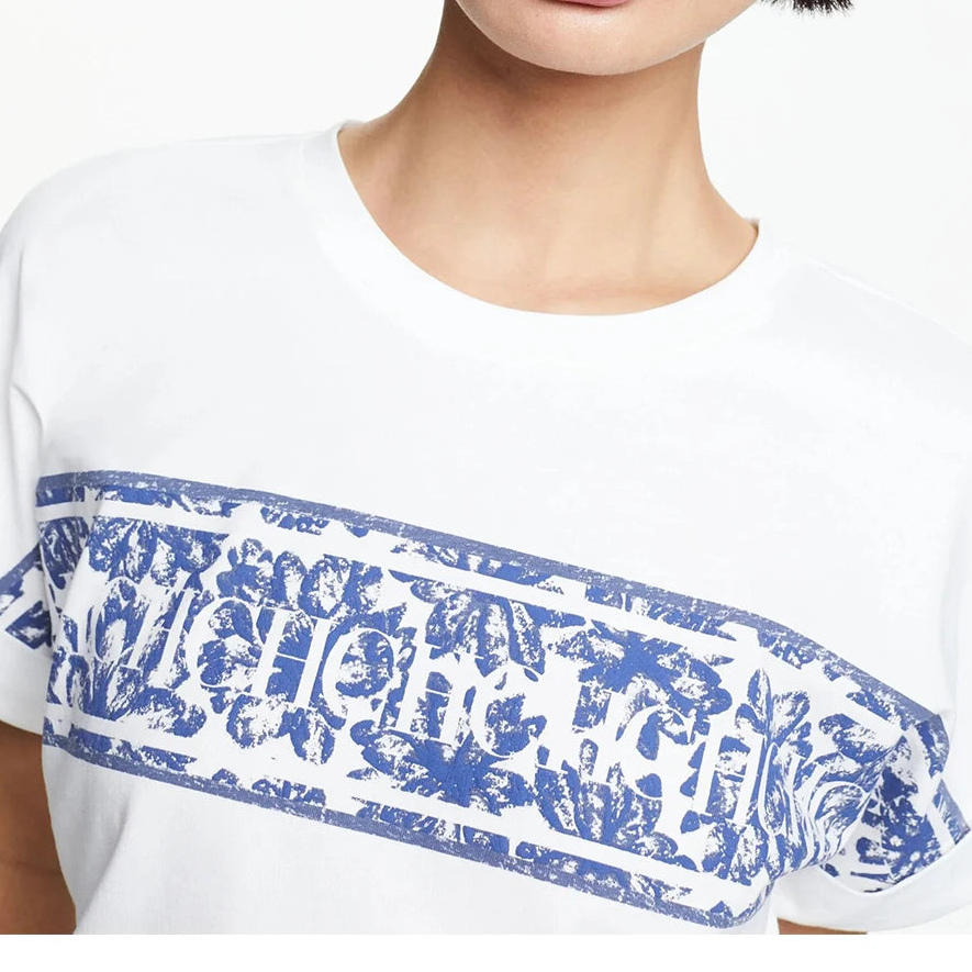 Camiseta CHCH Feminina Clássica em Algodão com Estampa Tipográfica