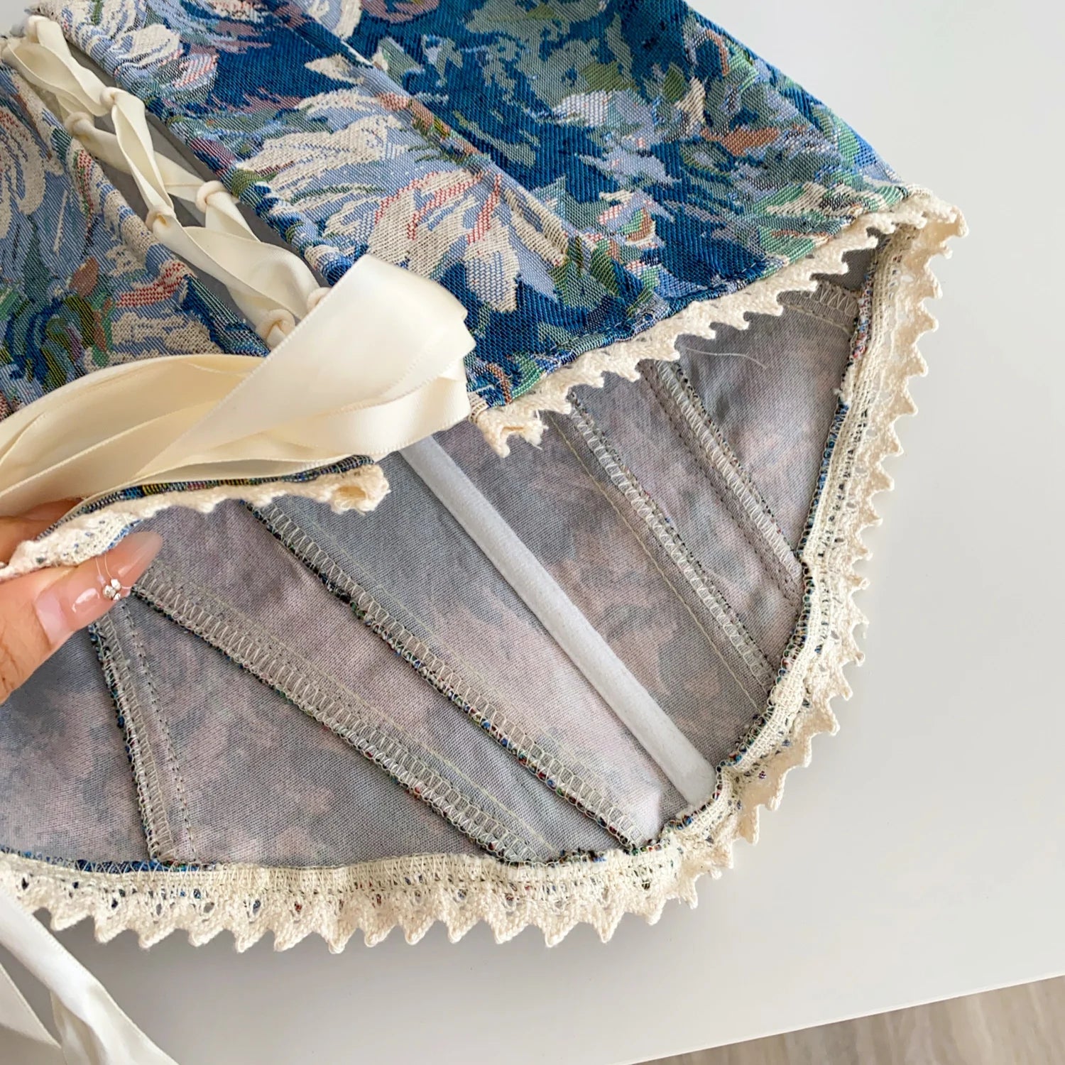 Top de Alças Estampado com Detalhes em Renda