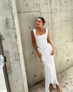 Conjunto Longo Elegante com Sobreposição em Renda Delicada