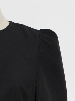 Blusa Minimalista com Plumas – Estilo e Sofisticação