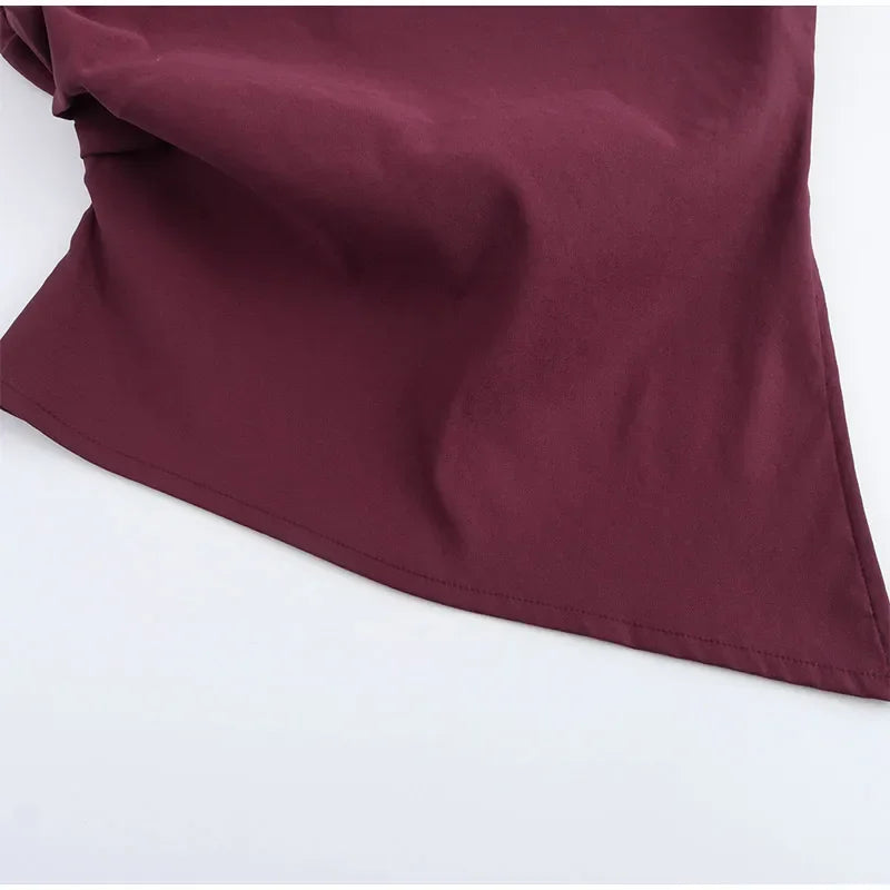 Regata Elegante com Ombreiras e Gola Redonda – Look Sofisticado