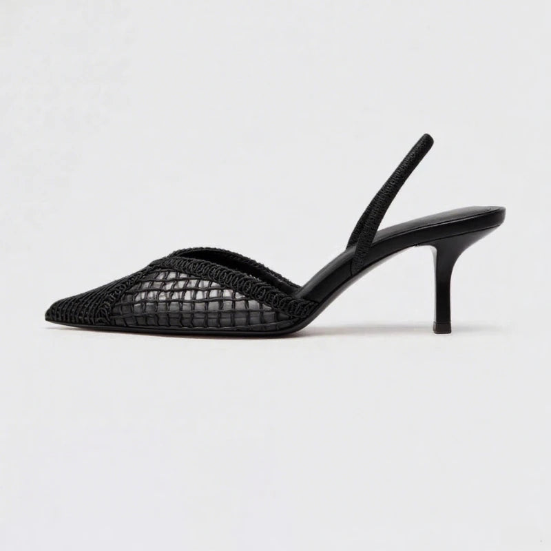 Sapato de Salto Fino com Trama Vazada em Tela e Bico Alongado – Elegância Atemporal e Conforto Refinado
