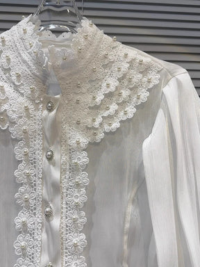 Camisa em Seda Bordada com renda e botões em cristais