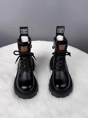 Bota de Neve em Couro com Sola Grossa e Forro de Veludo