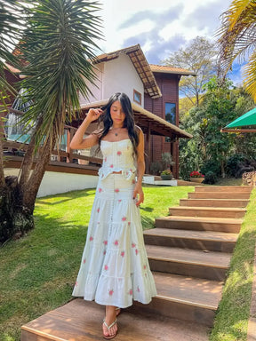 Conjunto de Corset Floral e Saia Longa em Camadas de Caimento Fluido
