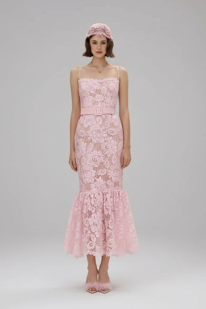 Vestido Longo Sereia em Renda com Recortes Vazados e Alças Delicadas