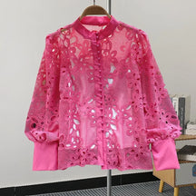 Blusa com Renda e Botões – Elegância Delicada e Atemporal