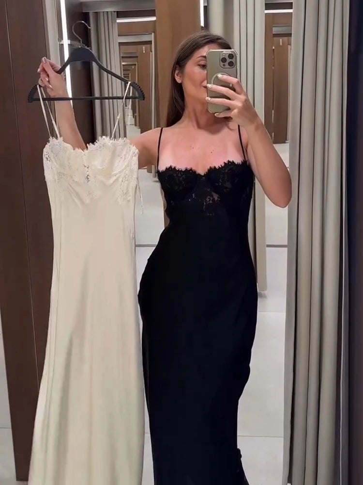 Vestido Slip Dress Midi Acetinado com Busto de Renda e Alças Finas