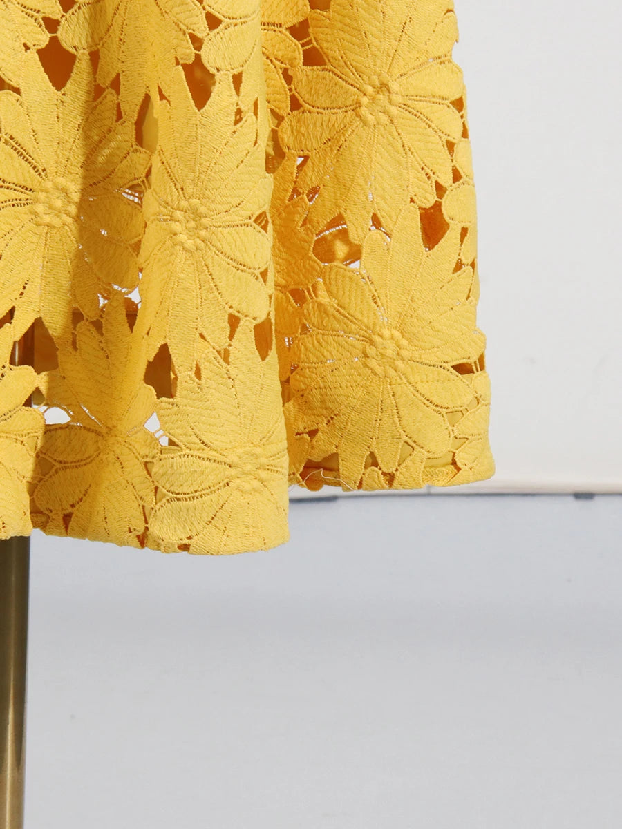 Conjunto de Duas Peças  – Bordado Fino com Saia Longa e Blusa Solta